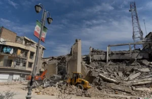 “بوليتيكو”: العملية الأمريكية الإسرائيلية ضد إيران قد تستمر 100 يوم